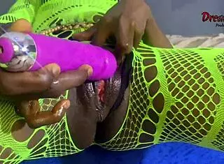 Does Vera know how to satisfy herself with her toy and a big dick? She uses her oiled body for blowjob and creampie in this homemade session.