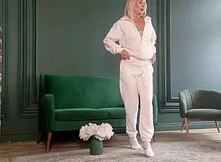 i love watching playboy model shoot behind the scenes outdoors