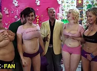 Nikki Sexx worships two cocks 😘