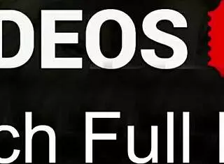 쇼핑몰 산책 중 공공 장소에서 청바지 오줌 싸기