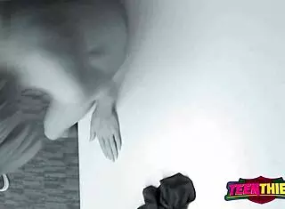 Man, this cute thief don’t wanna get caught!