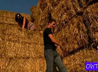 Big Tits Erika & Karol Flash Outdoors