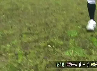 Корейские девчонки раздеваются для голого уличного футбола