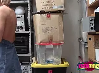 Man, this cute thief don’t wanna get caught!