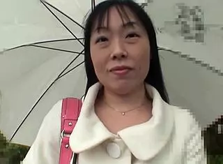 そのマンコを濡らしたまま。黒いマンコを濡らして