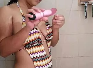 this girl couldn't find a fuck, watch her satisfy herself