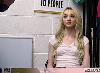 ब्लॉन्ड स्टेपमॉम क्रिस्टी स्टेपसन को चूत और अस्स के बारे में स्पेशल एनाटॉमी लेक्शन सिखाती है 😘