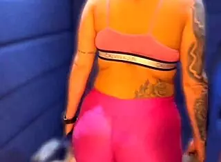 Plug anal in gym makes pussy wet