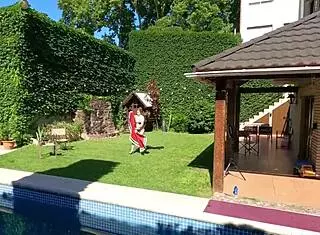 Големи цици латинка милф анално чукана здраво от момчето за басейна