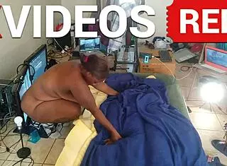 Sexy Black Amateur Shows Long Legs in Shower