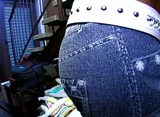 Preparada para un delicioso show de striptease protagonizado por la candente michel