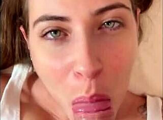 Sitna trudna plavuša žestoko jebana od prijatelja očuha kod kuće