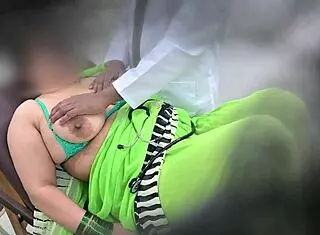Indian Doctor Plays Dirty with Patient Bhabhi