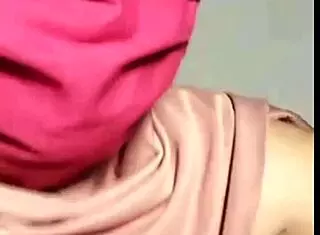 Cheating housewife uses dildo on video call 😏