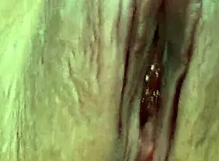 i showed my pussy on the beach without panties, feeling so sexy outdoors.