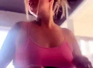 Plug anal in gym makes pussy wet