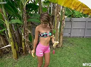 Pussy Goes Bananas with Deepthroat!