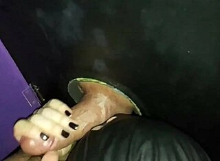 Карина и Лукас, настоящая супружеская пара, развлекаются у глори хол. Домашний фан разворачивается с диким ммф действием.