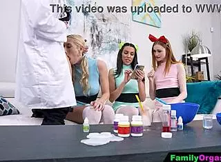 Familyorgasm - Powerpuff Daughters Tempt Pervert Stepdad in Cosplay