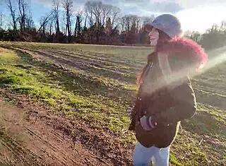 Lost in the woods, a cyclist takes me to his house with italian dialogues