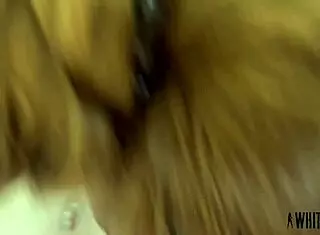 Oholený nympho fistovaný a tvrdě zmáčený!