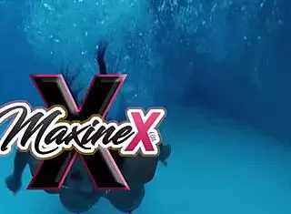 Hottie Hollie Licks Ass and Uses Vibrator