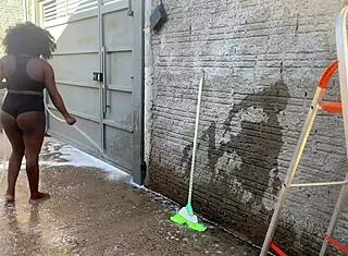 Borrowed a ladder, but Latina neighbor gave me raw pussy instead!