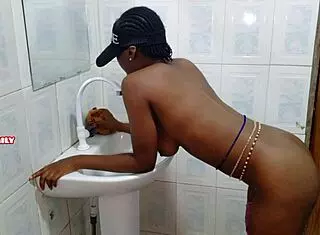 Hot Ebony's Tight Pussy In Homemade Scene