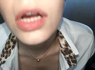 Ты уверена, что нам можно трахаться на публике? Я имею в виду, бесплатный порно!