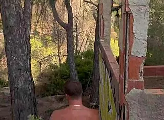 Aku ngewe dan jilat milf di tempat umum