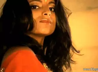 Milf friend dances erotic dreams in high definition solo video 💃✨