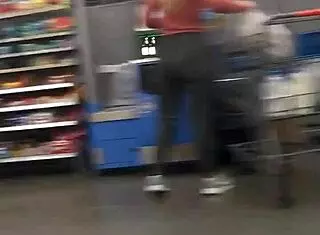 check out this nice ass in spandex 😍