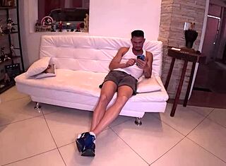 रुसाह हमारे प्लेस पर आती है, हंग गाय के साथ शॉवर में भी बांग करना चाहती है!