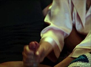 Ups, dând o masturbare manuală pe furiș sub pături, atât de greșit!