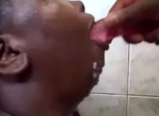 this ebony babe deepthroats cock in hotel and gets assfucked 😏